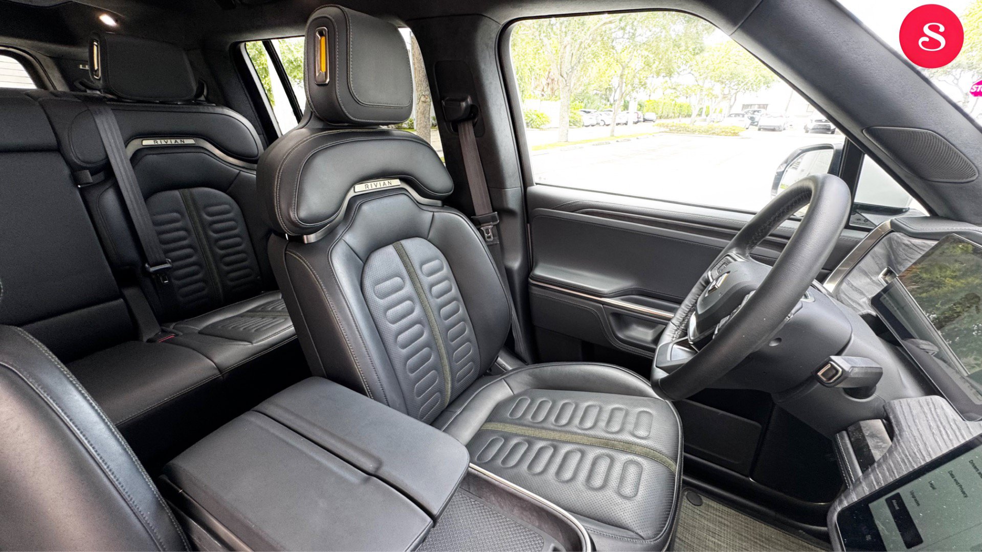 Used 2024 Rivian R1S Adventure AWD/4WD image 23