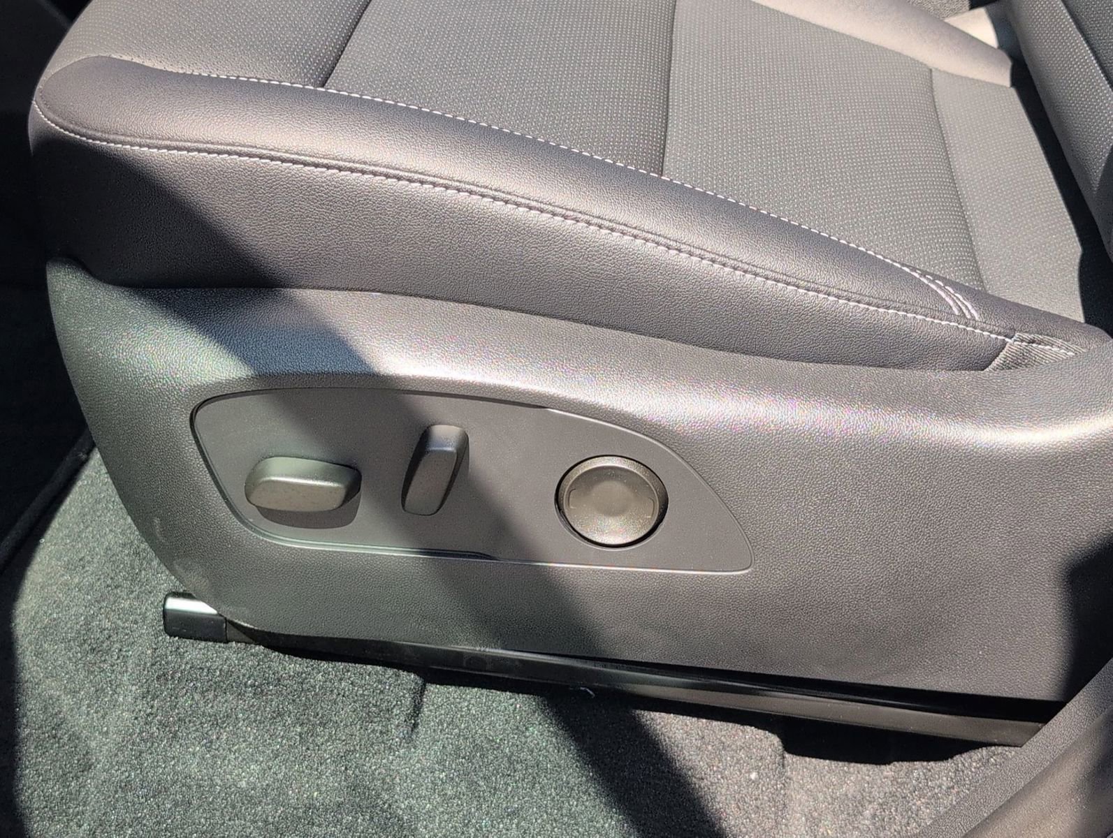 New 2026 Chevrolet Traverse LT w/ Sun and Wheel Package image 14