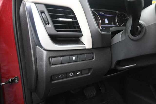Used 2025 Nissan Rogue SV AWD/4WD image 13