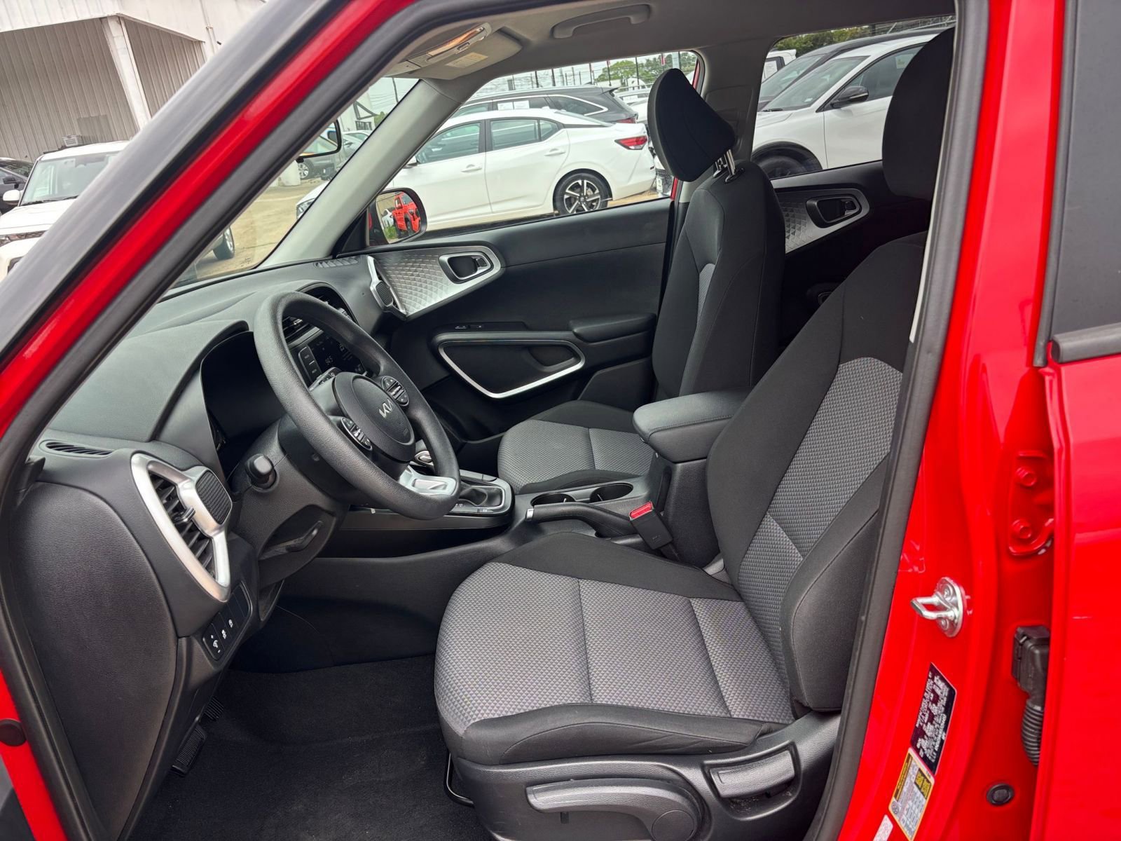 Used 2025 Kia Soul LX w/ LX Technology Package FWD image 24