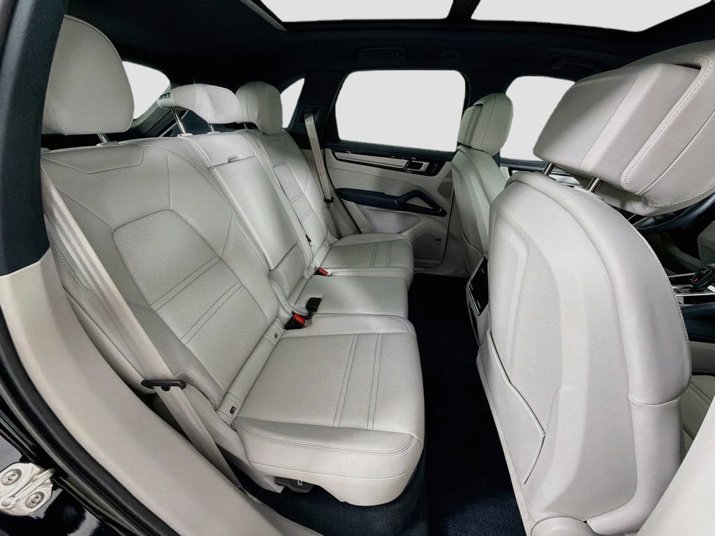 Certified 2023 Porsche Cayenne AWD/4WD image 29