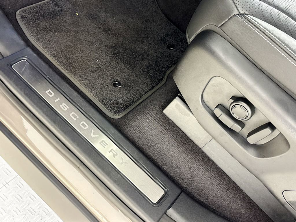 Used 2025 Land Rover Discovery Dynamic SE image 27