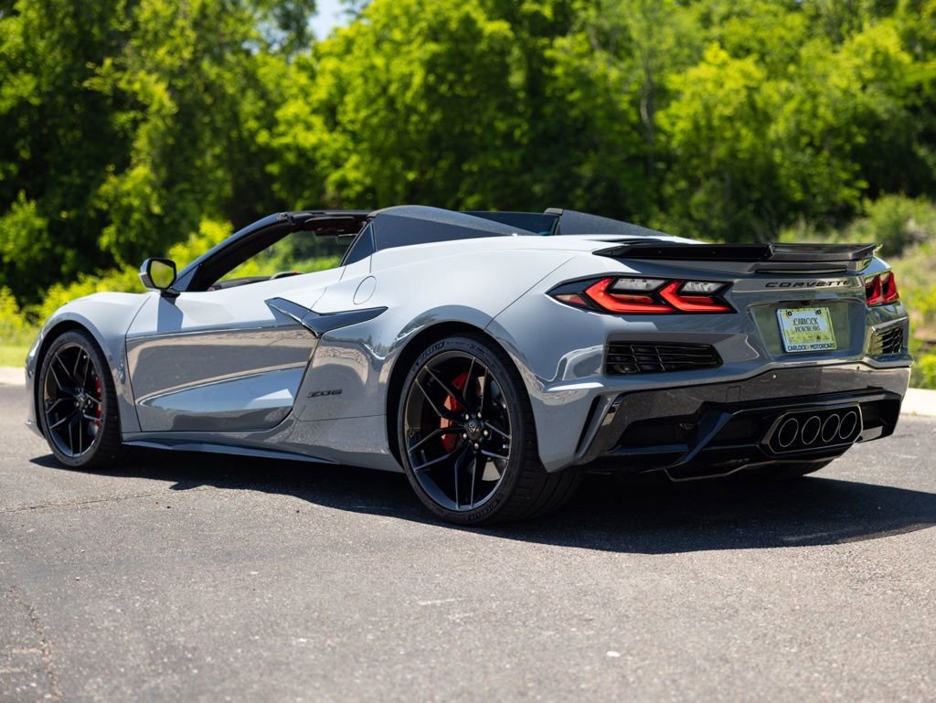 Used 2025 Chevrolet Corvette Z06 w/ Stealth Interior Trim Package RWD image 4