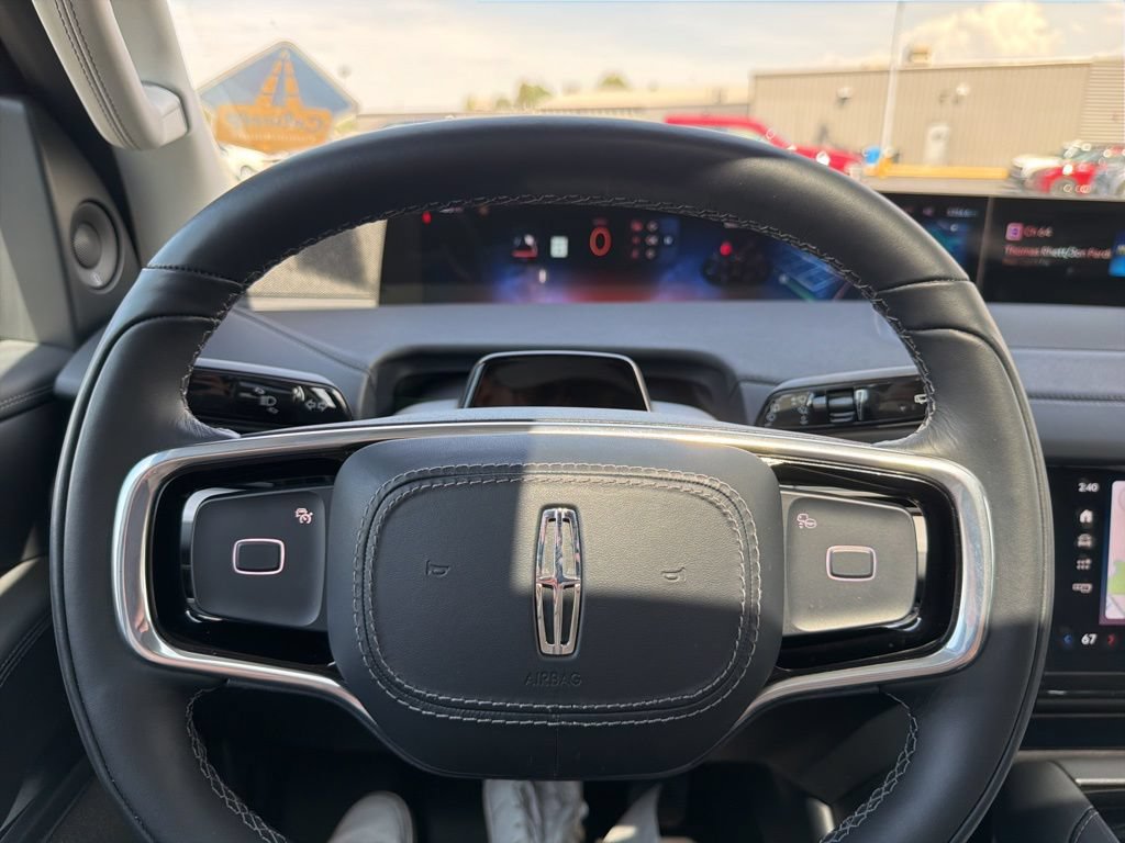 Used 2025 Lincoln Navigator Reserve AWD/4WD image 19