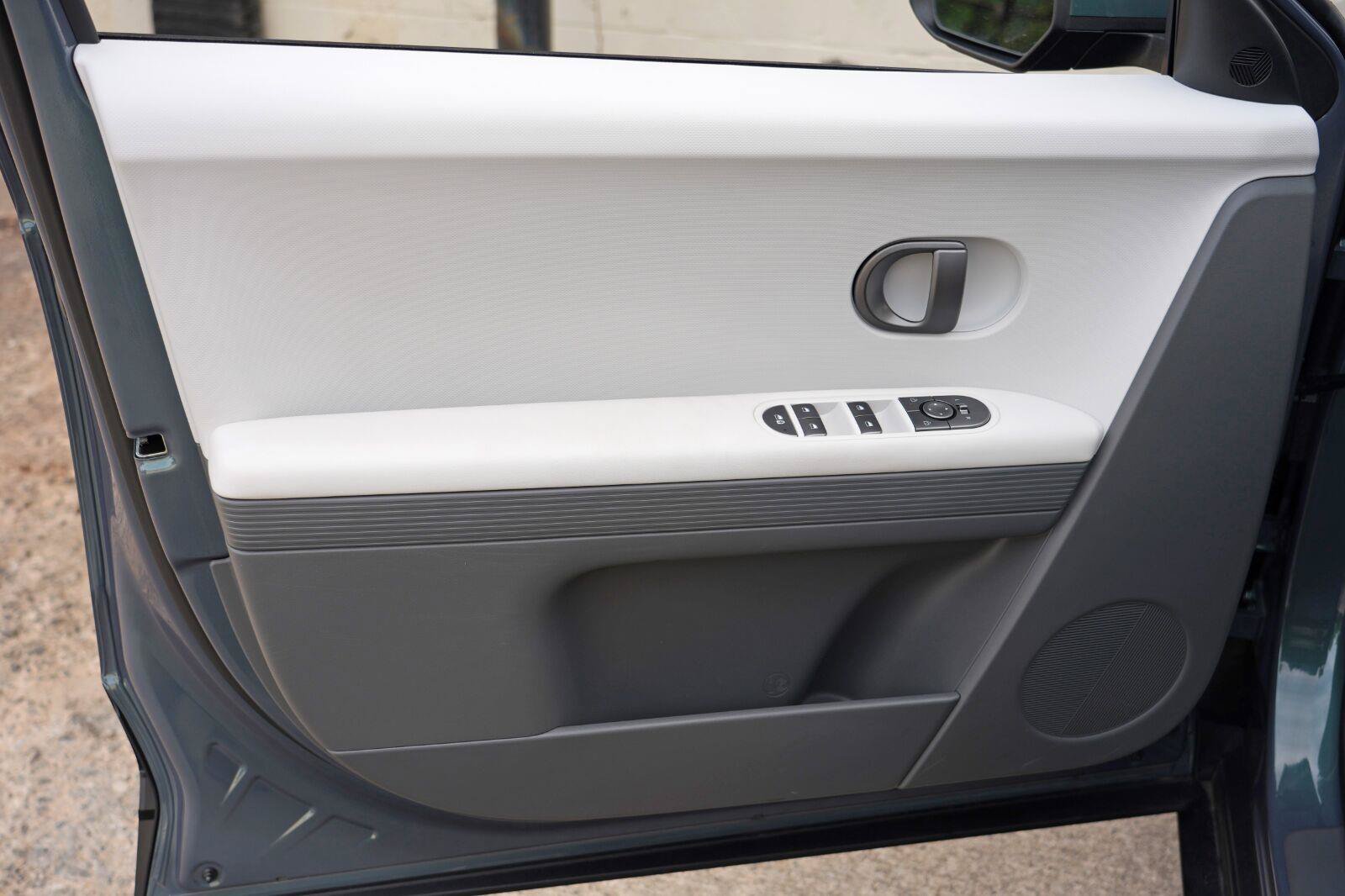 Used 2025 Hyundai Ioniq 5 SE RWD image 40
