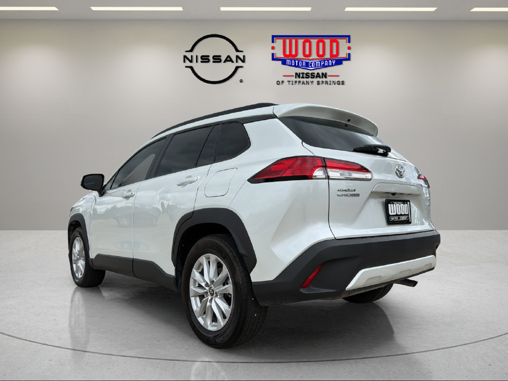 Used 2024 Toyota Corolla Cross LE w/ Moonroof Package AWD/4WD image 4
