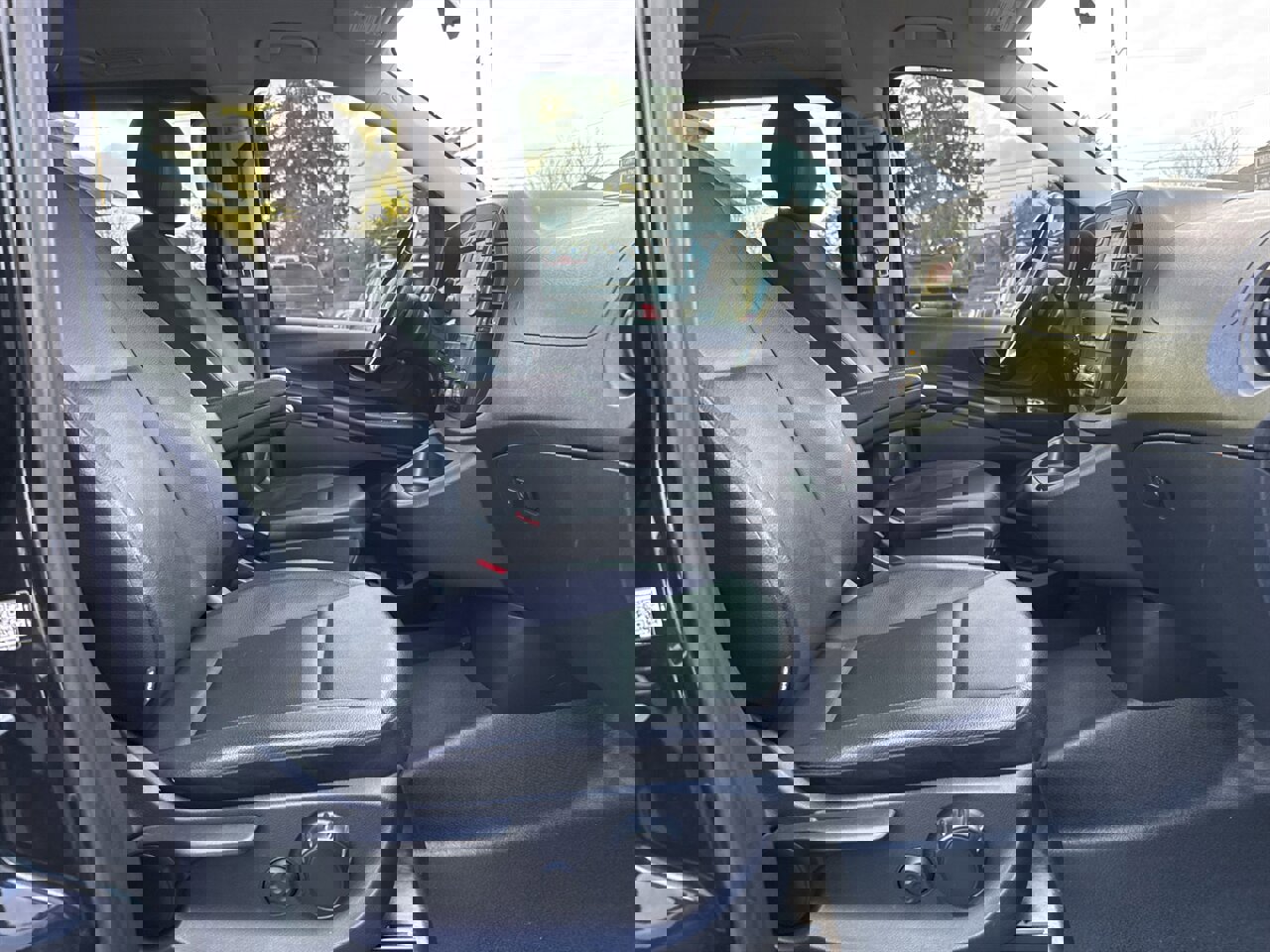 Used 2018 Mercedes-Benz Metris Passenger image 18