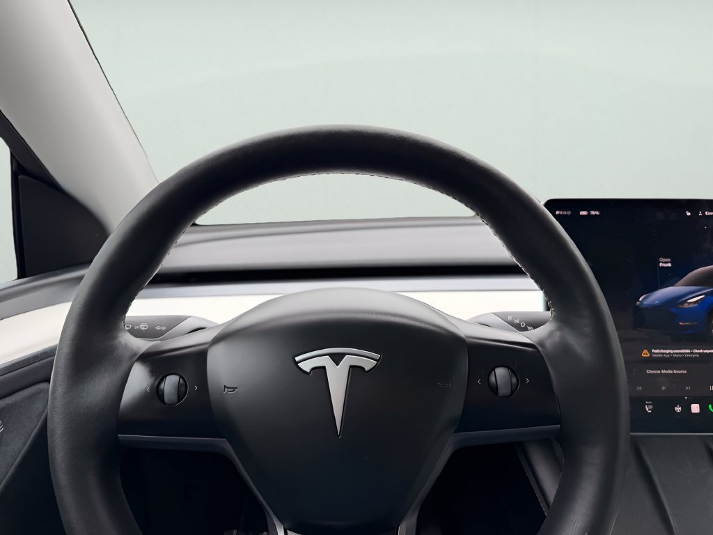 Used 2024 Tesla Model Y Long Range AWD/4WD image 17