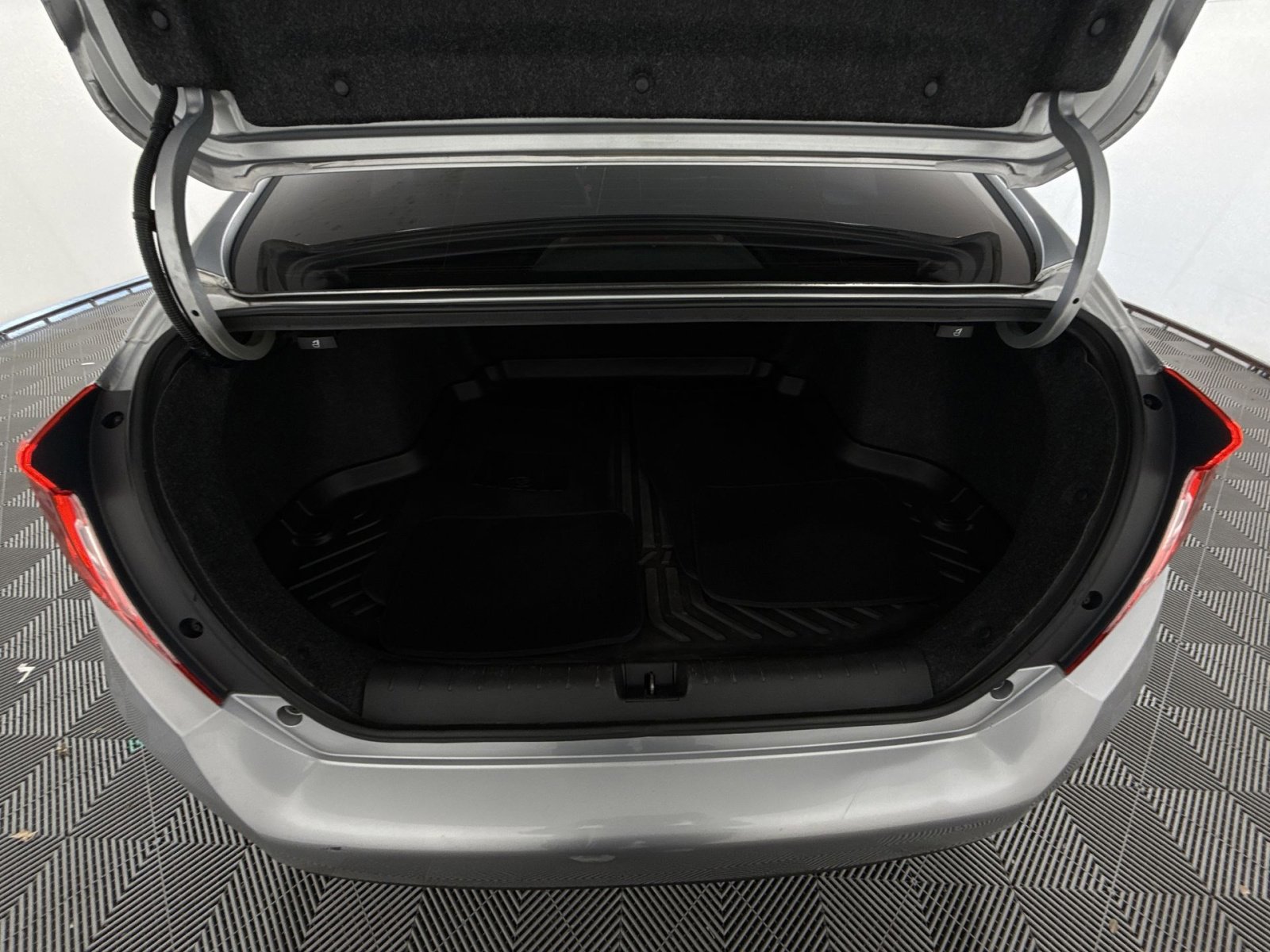 Used 2020 Honda Civic Sport image 24