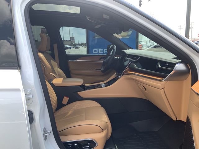 Used 2023 Jeep Grand Cherokee L Summit image 16