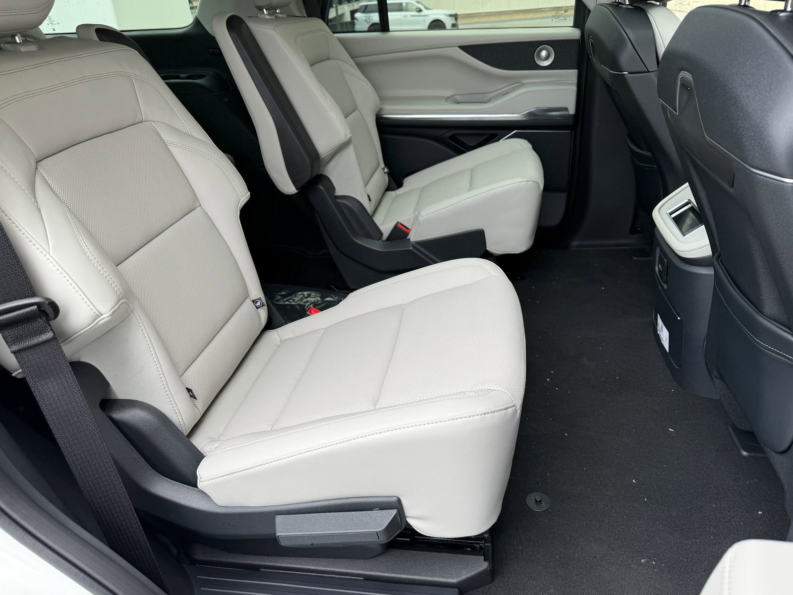 New 2026 Lincoln Navigator Reserve AWD/4WD image 13