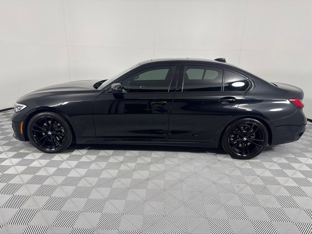 Used 2021 BMW 330i Sedan w/ M Sport Package image 9