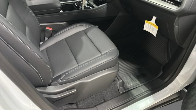 New 2027 Chevrolet Traverse LT w/ Midnight/Sport Edition FWD image 35