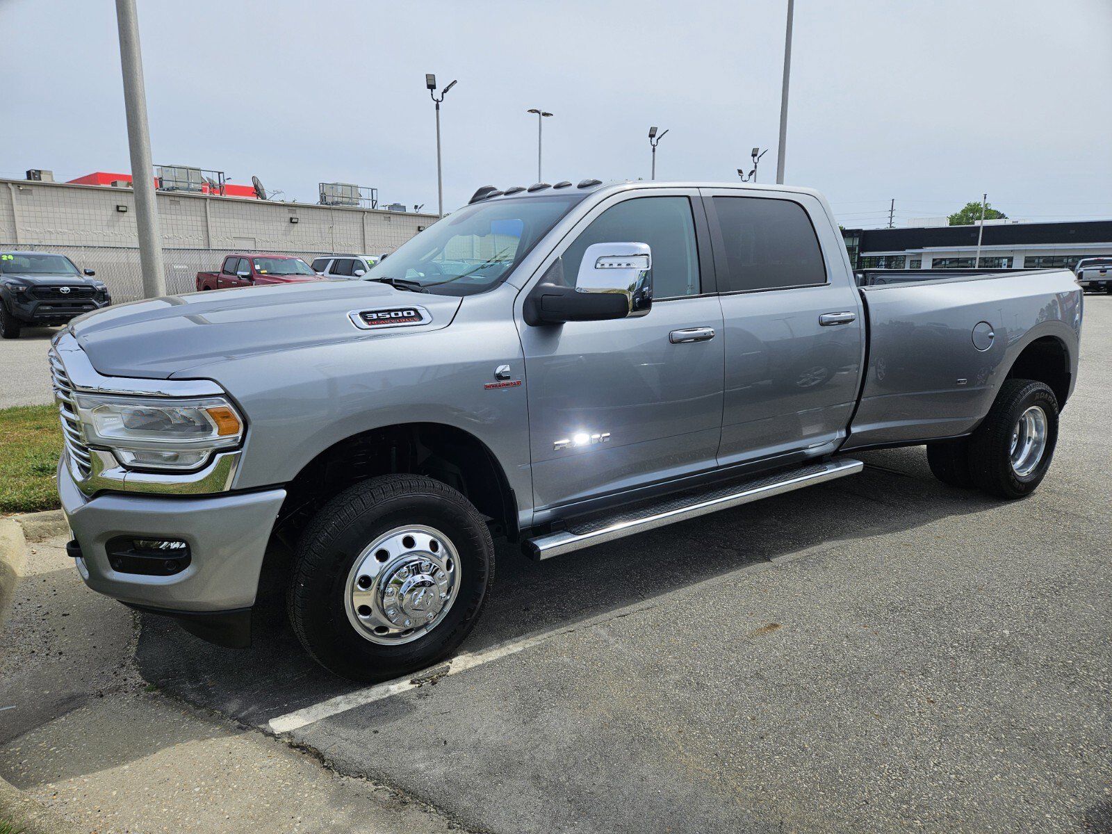 Used 2024 RAM 3500 Laramie image 7