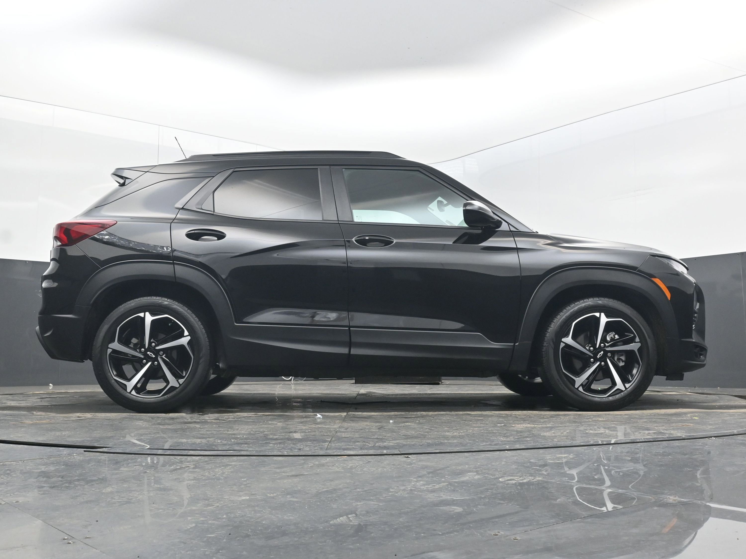 Used 2022 Chevrolet TrailBlazer RS w/ Sun and Liftgate Package image 25