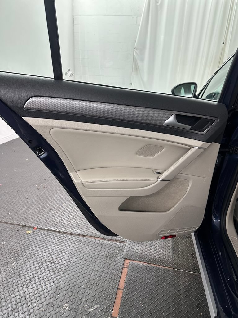 Used 2019 Volkswagen Golf Alltrack S AWD/4WD image 23