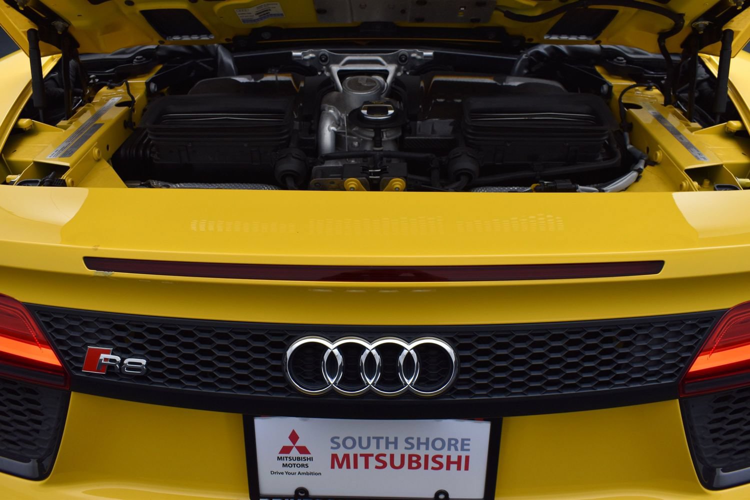 Used 2017 Audi R8 V10 w/ Carbon Exterior Package AWD/4WD image 16