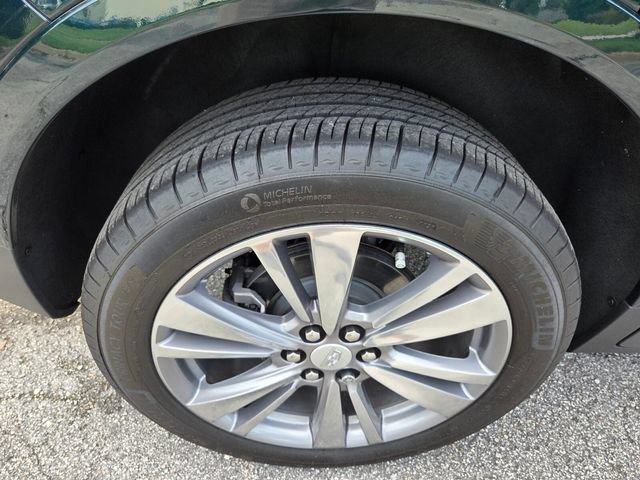 Used 2025 Cadillac XT5 Premium Luxury w/ LPO, Floor Liner Package FWD image 21