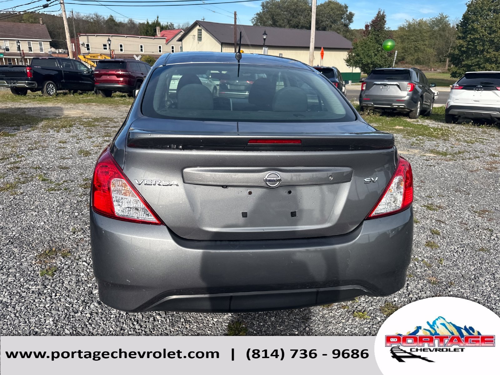 Used 2019 Nissan Versa SV FWD image 4