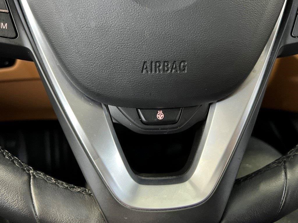 Used 2023 BMW 330i xDrive Sedan w/ Premium Package image 40