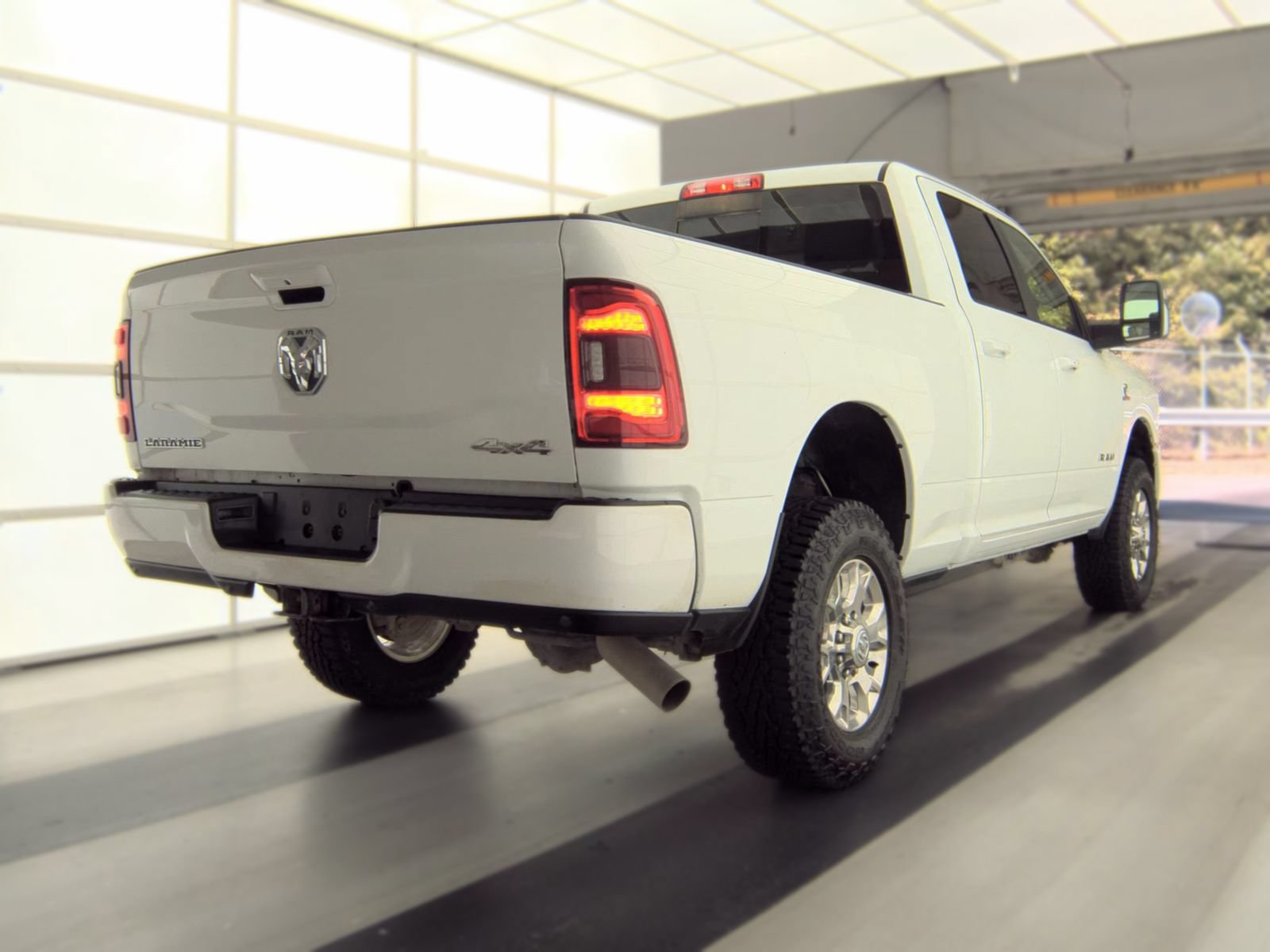 Used 2024 RAM 2500 Laramie AWD/4WD image 4