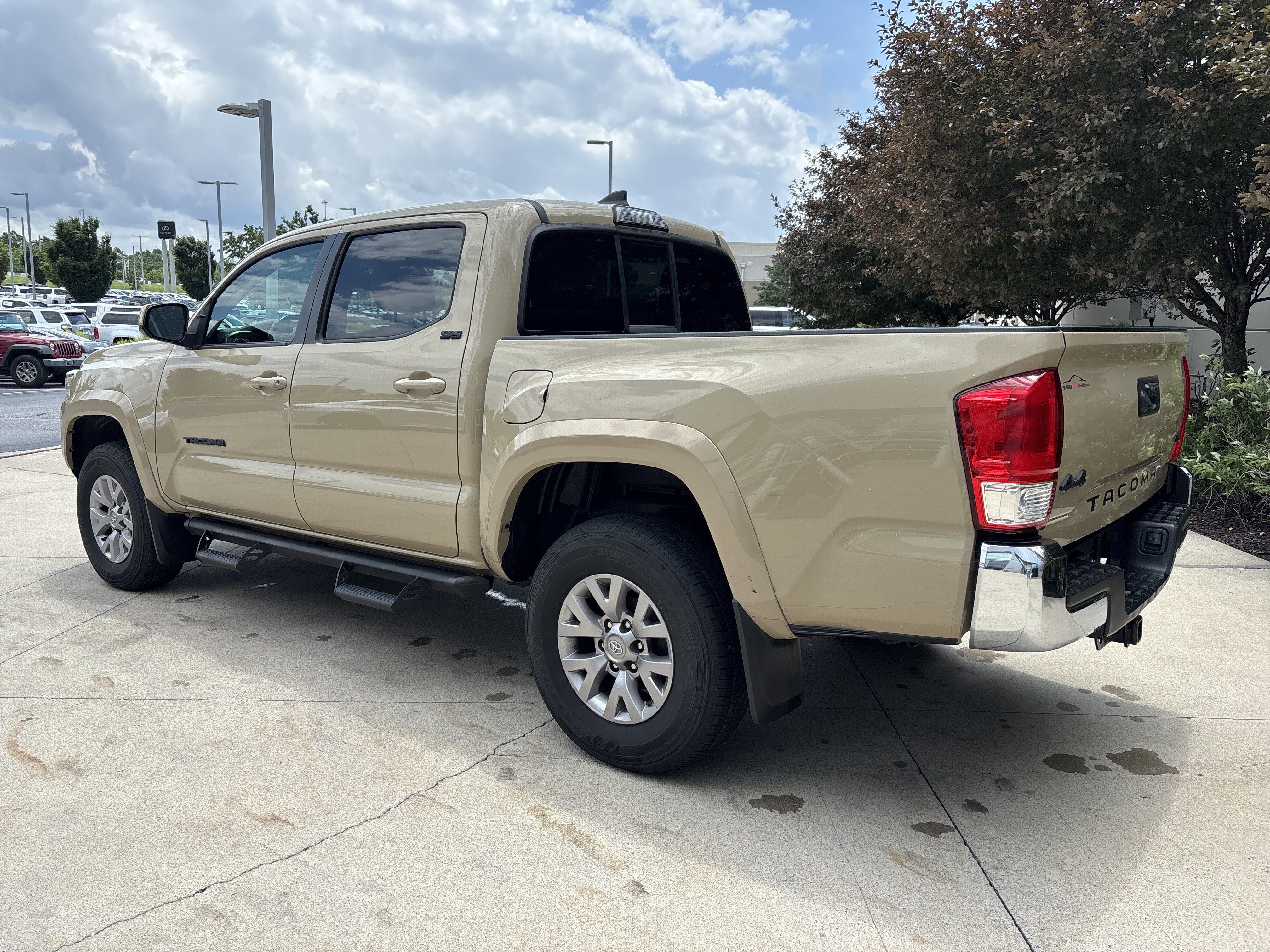 Used 2017 Toyota Tacoma SR5 w/ Tow Package AWD/4WD image 7