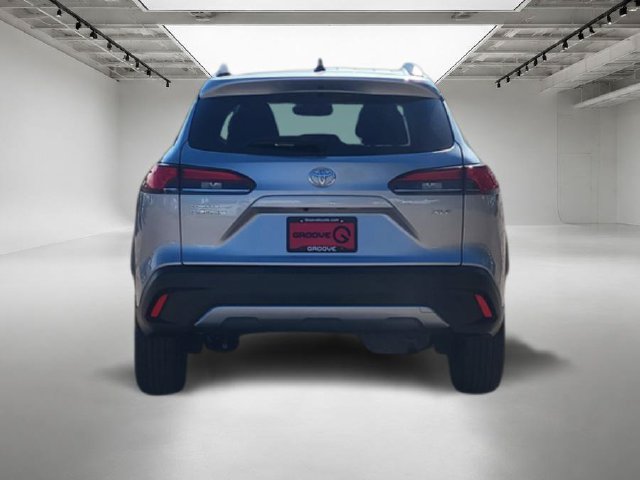 Used 2025 Toyota Corolla Cross XLE FWD image 5