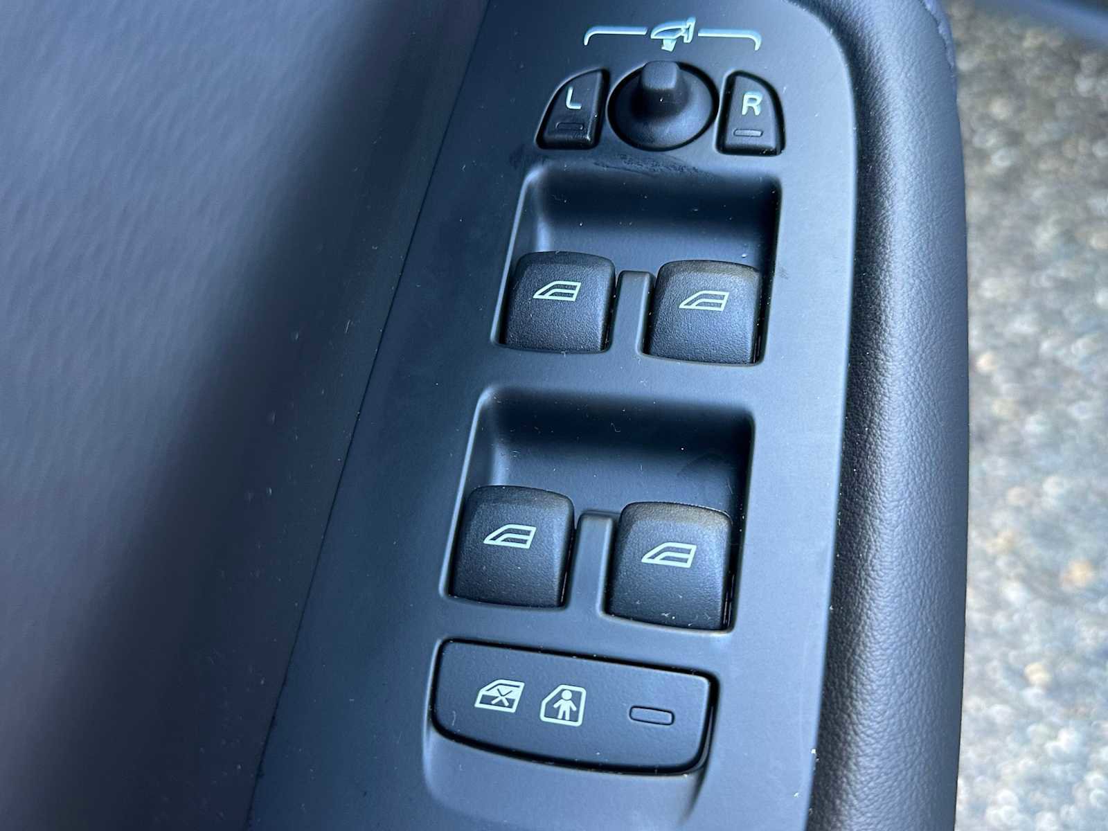 Used 2025 Volvo XC60 B5 Plus w/ Protection Package Premier image 21