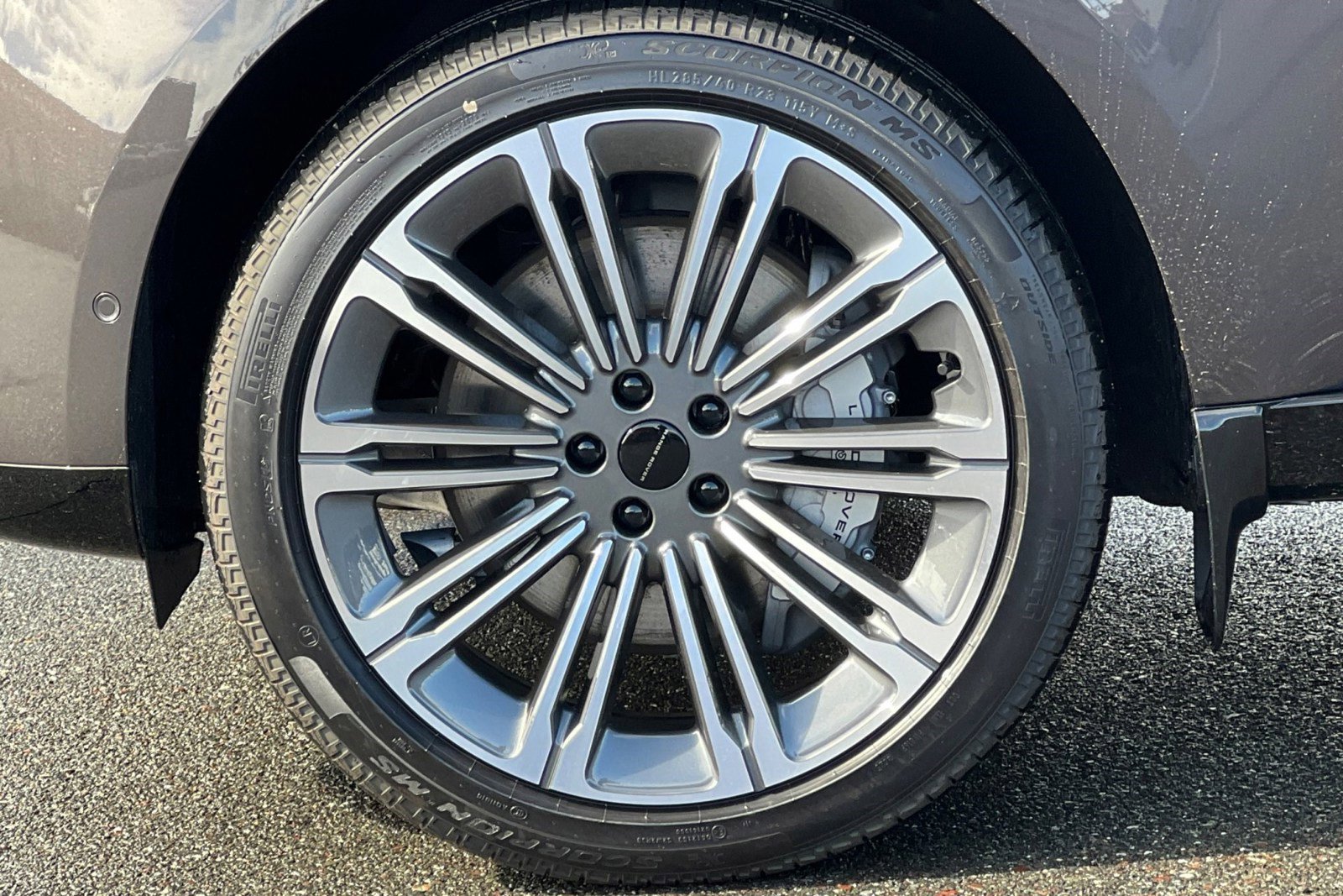 New 2026 Land Rover Range Rover Long Wheelbase SE image 13