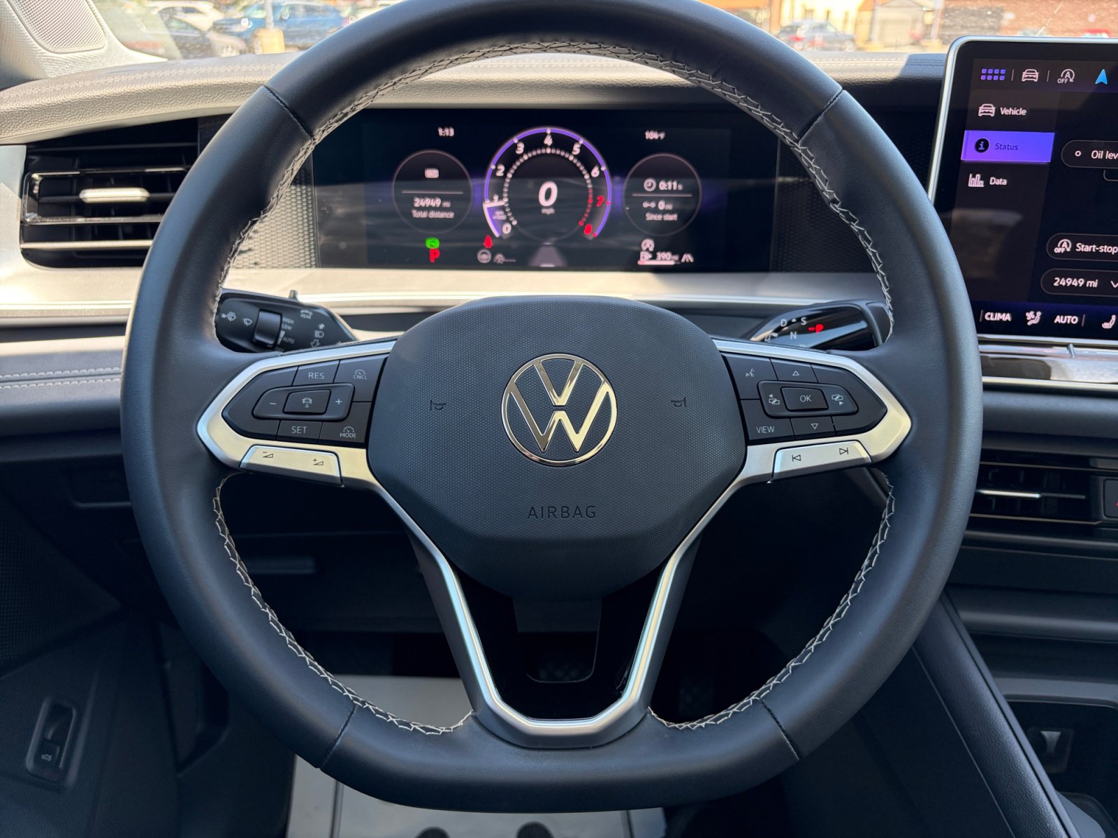 Used 2025 Volkswagen Tiguan SE w/ Panoramic Sunroof Package AWD/4WD image 9