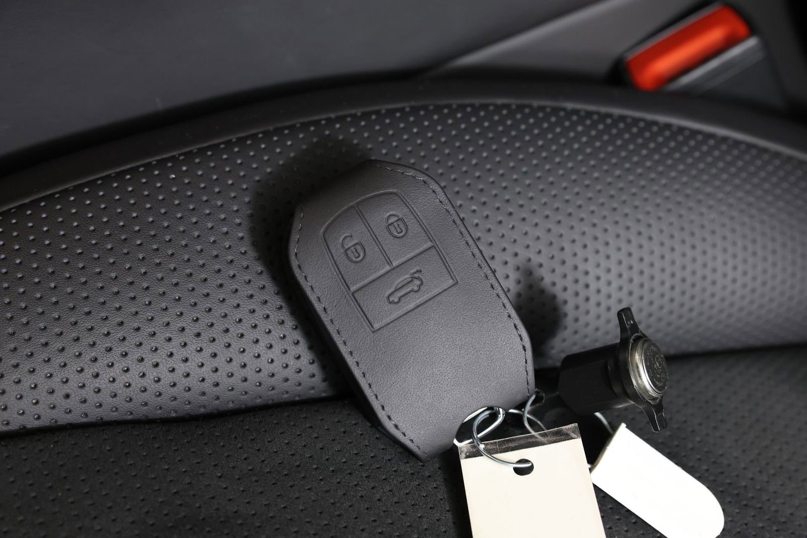 Used 2023 Bentley Bentayga image 30