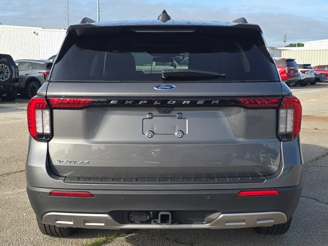 Used 2025 Ford Explorer Active w/ Active Comfort Package RWD image 4