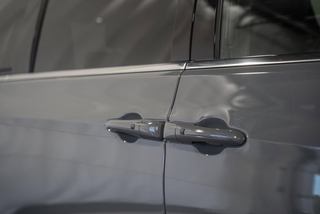 Used 2025 Chrysler Pacifica Select FWD image 18