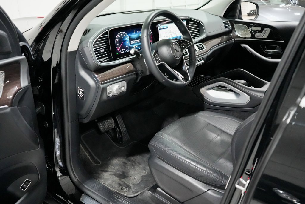 Used 2024 Mercedes-Benz GLS 450 4MATIC image 10