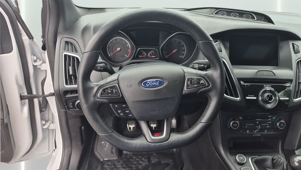 Used 2016 Ford Focus ST w/ Equipment Group 402A FWD image 12