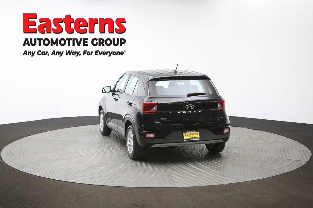 Used 2025 Hyundai Venue SE image 65