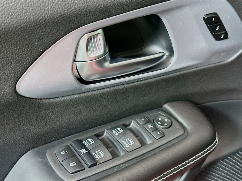 New 2026 Chrysler Pacifica Limited w/ S Appearance Package image 9