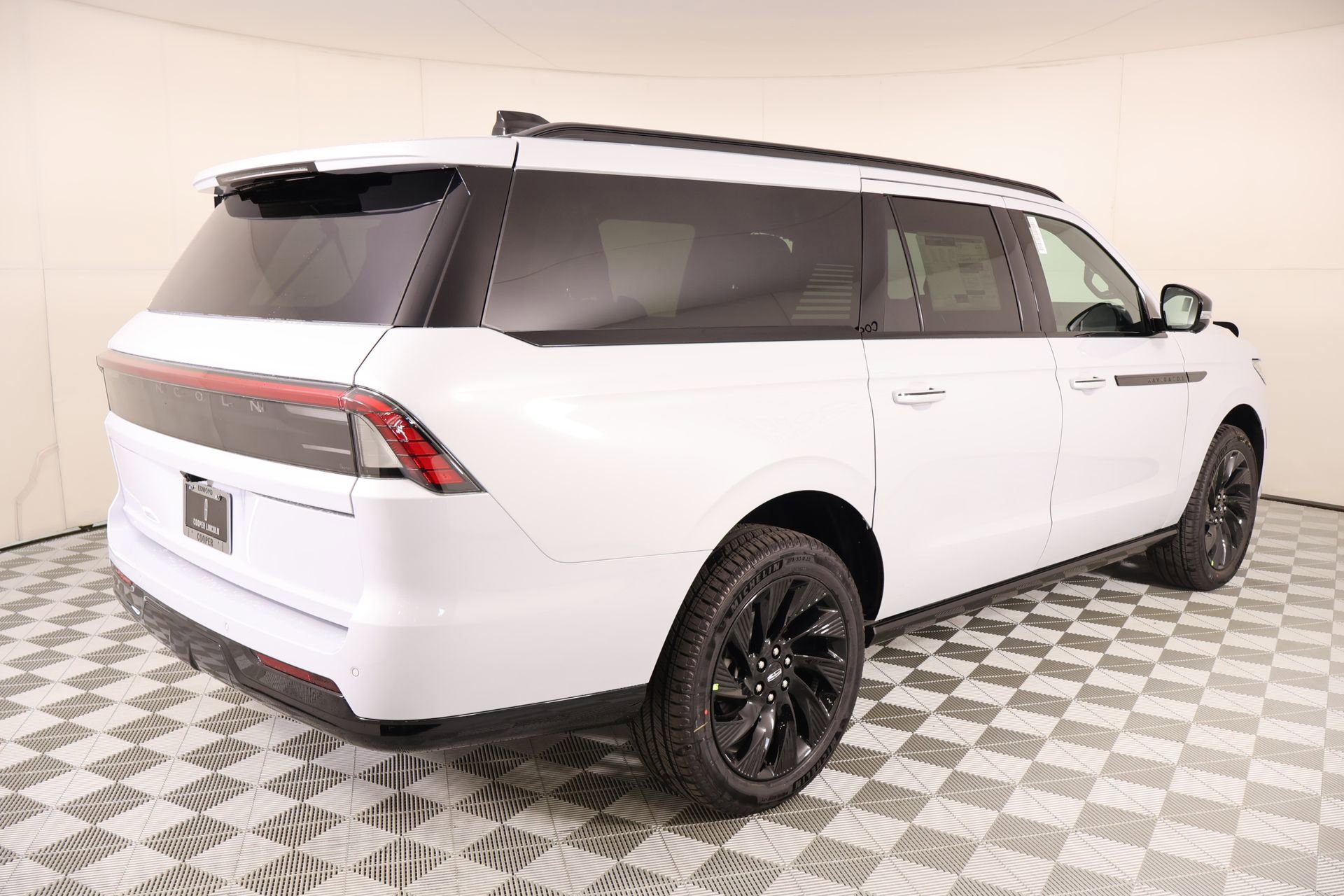 New 2026 Lincoln Navigator L Reserve AWD/4WD image 22