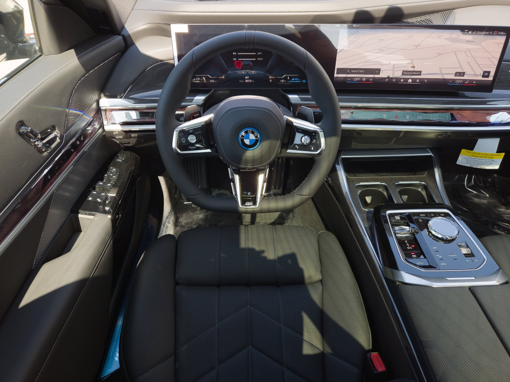 New 2026 BMW 750e xDrive w/ Premium Package AWD/4WD image 15