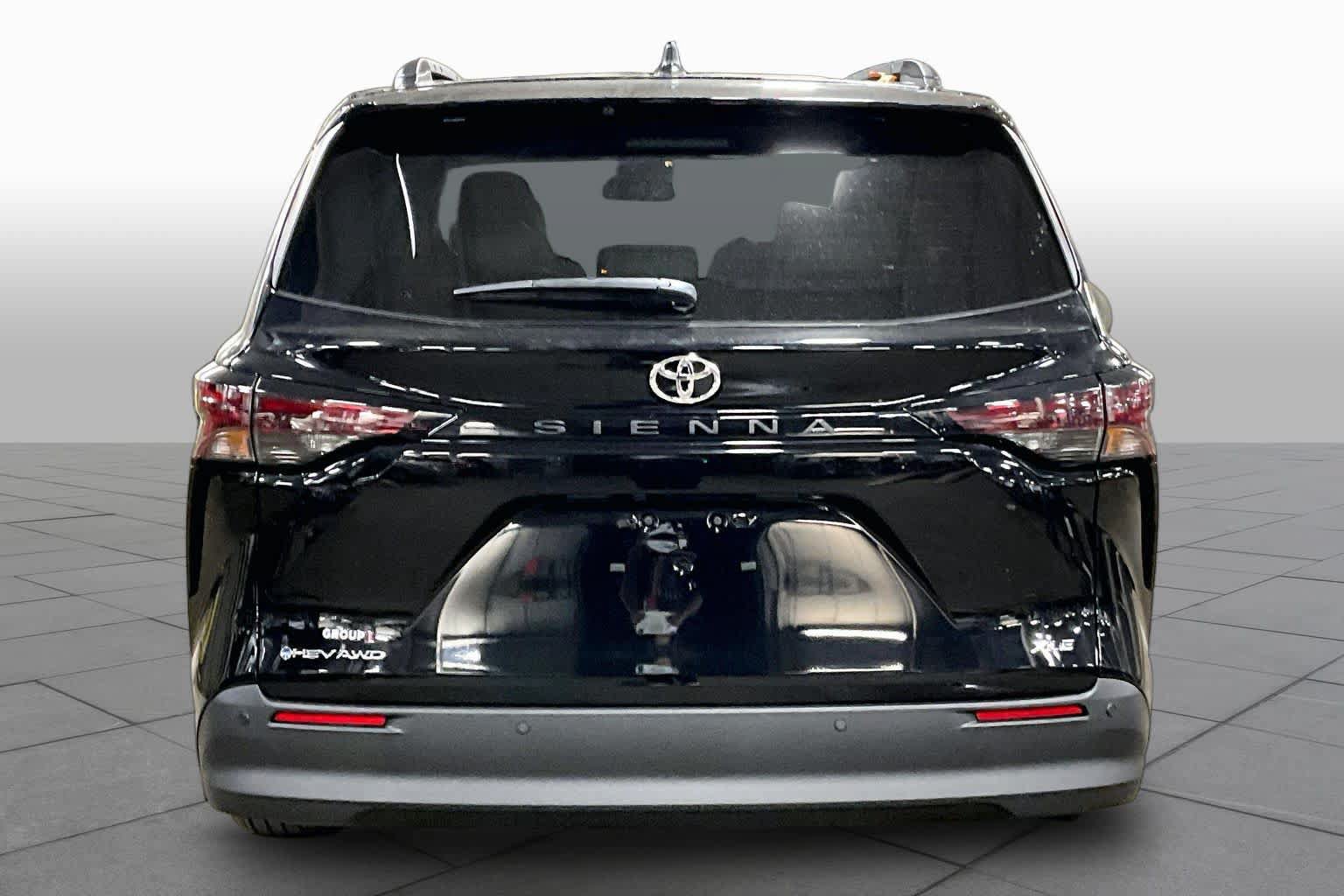 New 2026 Toyota Sienna XLE AWD/4WD image 4