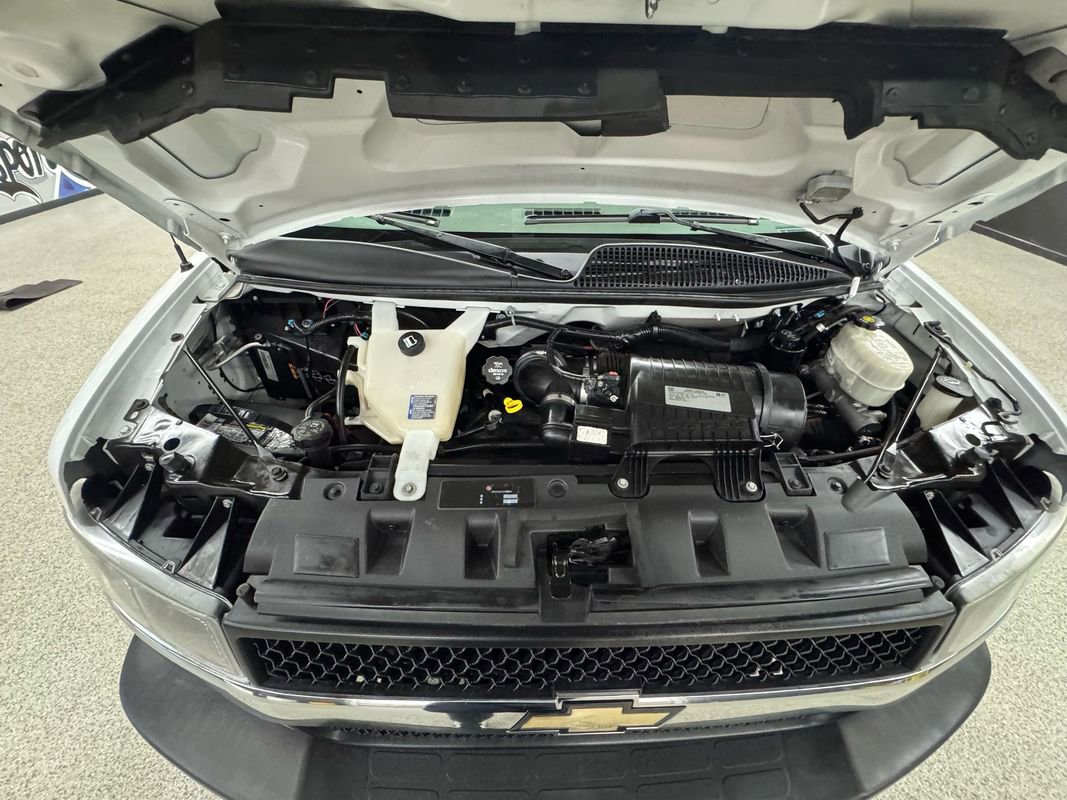 Used 2017 Chevrolet Express 3500 LT w/ LT Preferred Equipment Group RWD image 28
