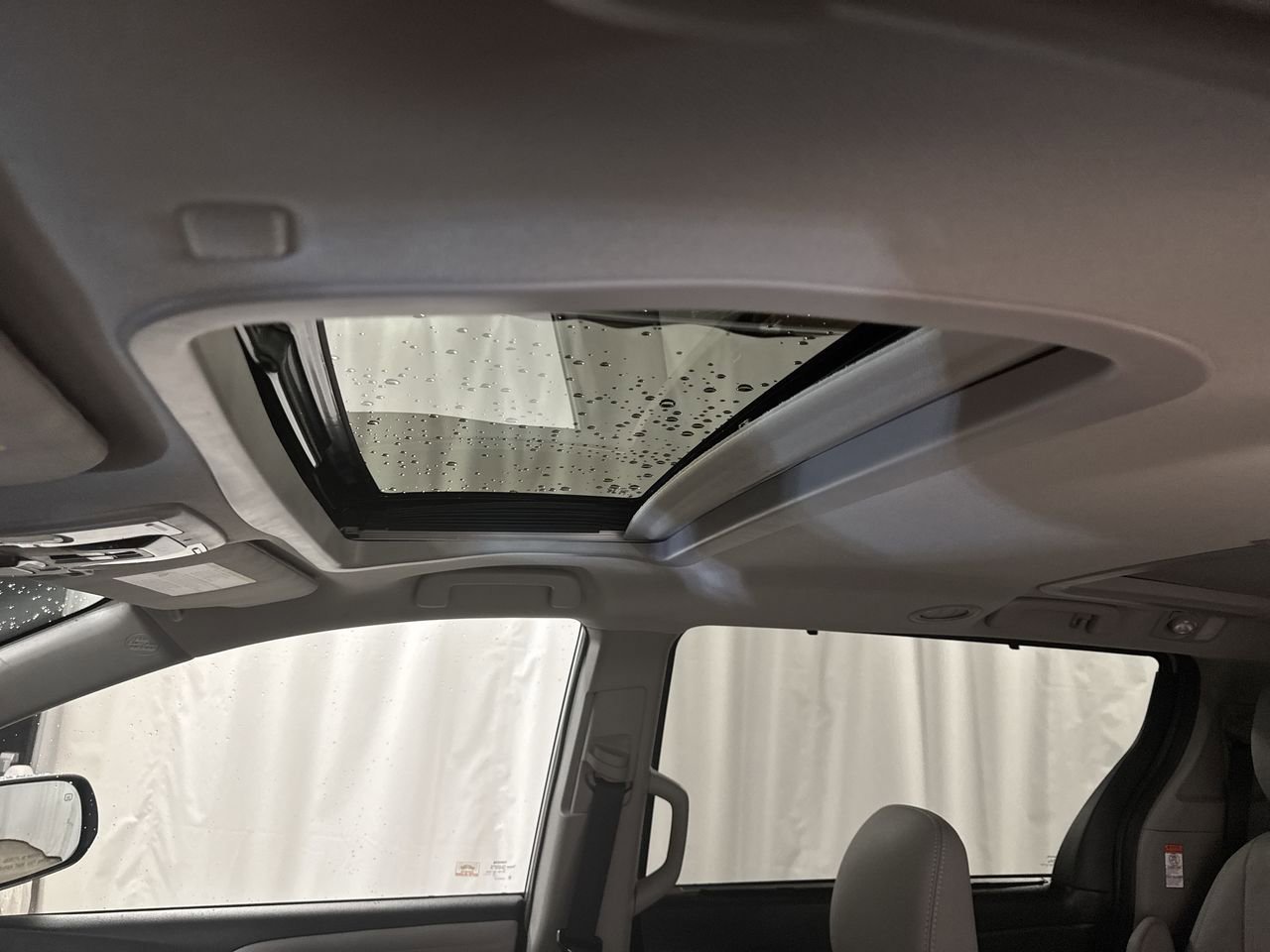 Used 2020 Toyota Sienna Limited image 31