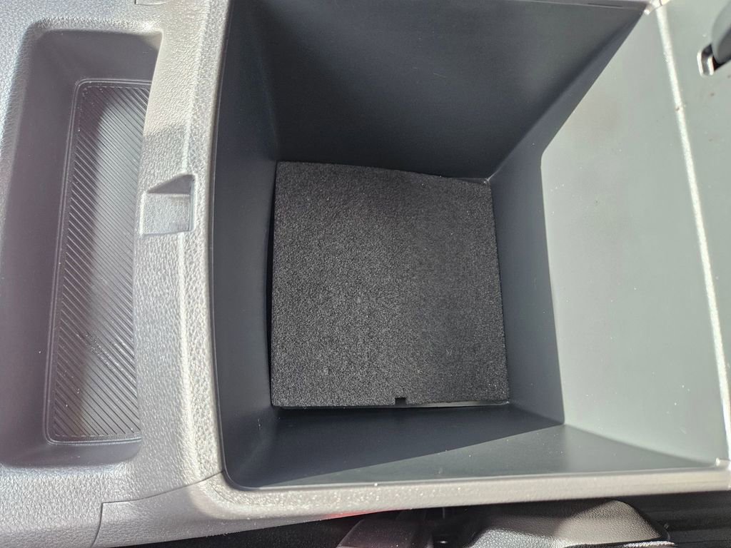 Used 2025 Kia Carnival image 30