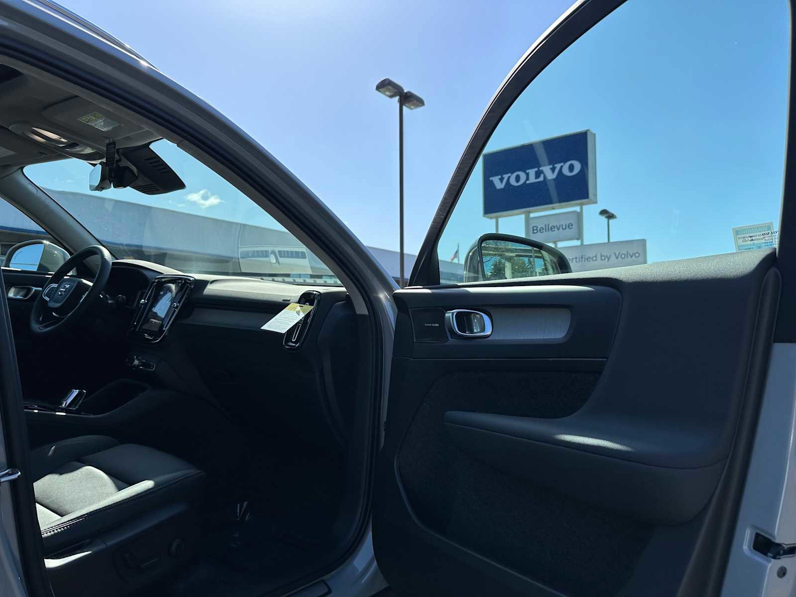 New 2025 Volvo XC40 B5 Ultra w/ Climate Package image 10