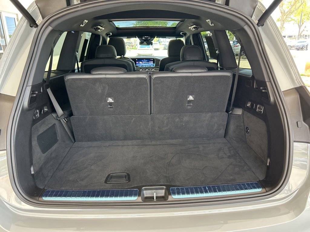 Used 2025 Mercedes-Benz GLS 450 4MATIC w/ AMG Line Exterior image 37