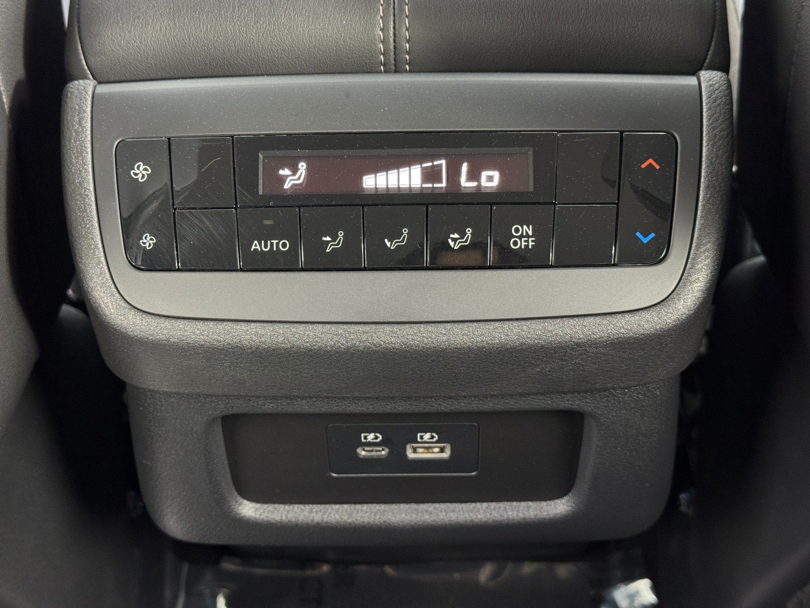 Used 2025 Nissan Pathfinder SL AWD/4WD image 31