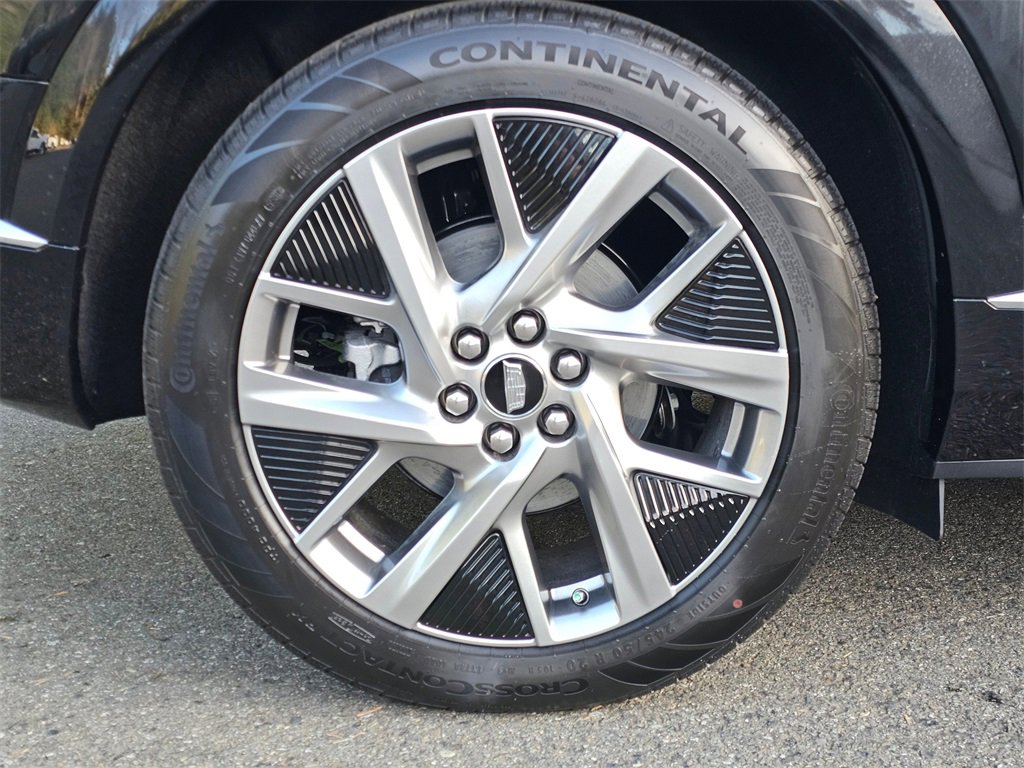 New 2026 Cadillac Optiq Luxury 2 image 7