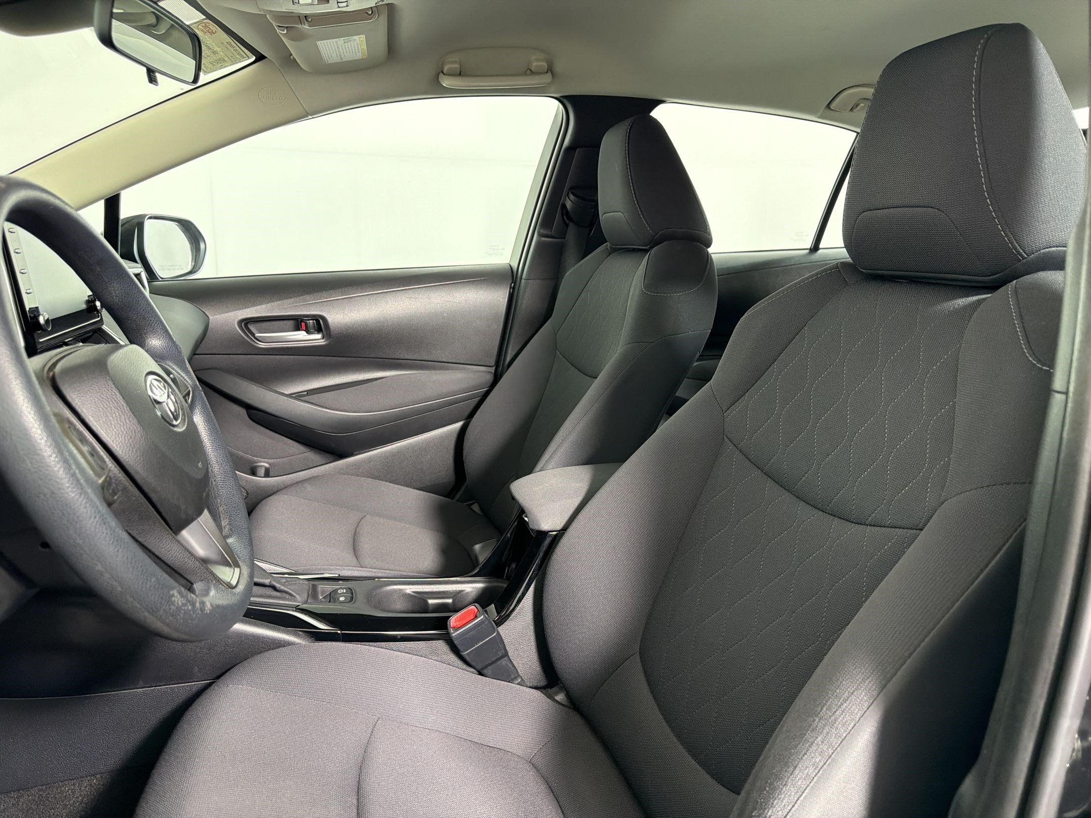 Used 2020 Toyota Corolla LE FWD image 4