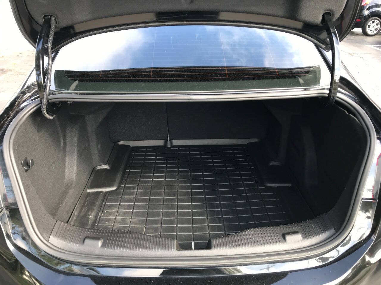 Used 2019 Chevrolet Cruze LT w/ Convenience Package FWD image 12