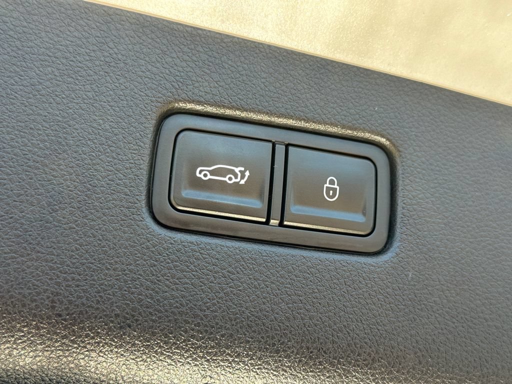 Used 2025 Genesis GV70 2.5T AWD/4WD image 11